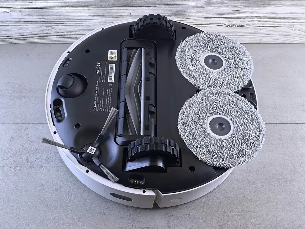 dreame robotdammsugare underifrån